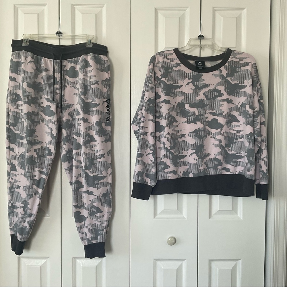 2 Piece Set Lounge/Pajamas Women’s Reebok LOGO Pink Gray Camouflage Size Large